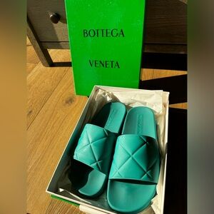 Brand New In Box Bottega Veneta Matte Rubber Slides Size 39 (Women’s 9)